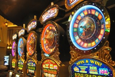 Live Sakong dealer table on izibet777 with three-card hands displayed
